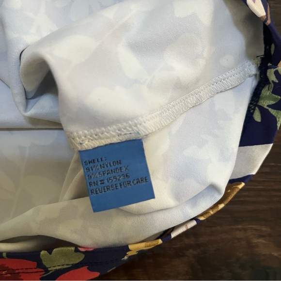 J. McLaughlin blue floral flowers Catalina cloth stretch blouse shirt medium - Picture 3 of 8